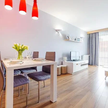 Aquarius, Sun & Snow *