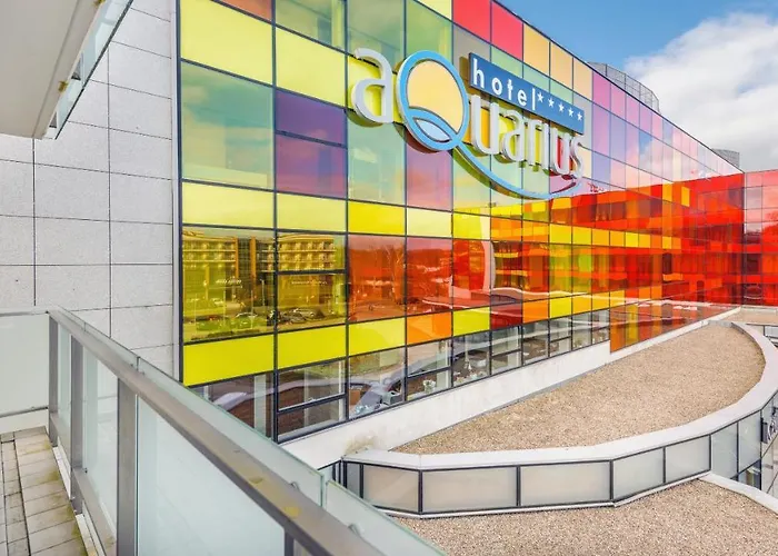 Aquarius, Sun & Snow *