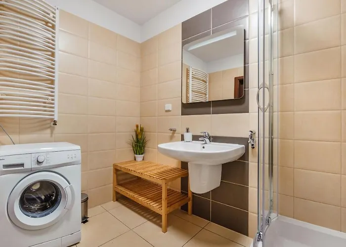 Aquarius, Sun & Snow *