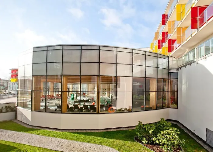 Aquarius, Sun & Snow